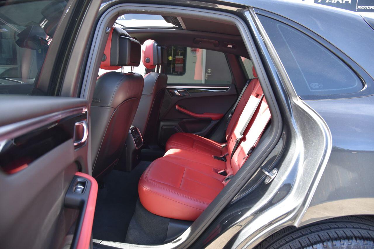 Porsche Macan view 26