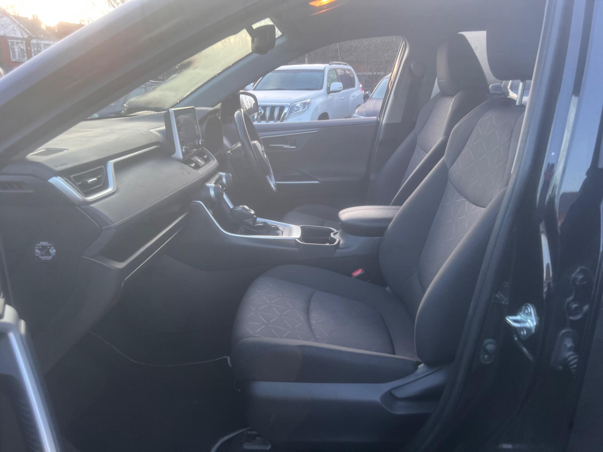 2019 Toyota RAV4 2.5 VVT-h Design CVT Euro 6 (s/s) 5dr • 116,015 miles image 21