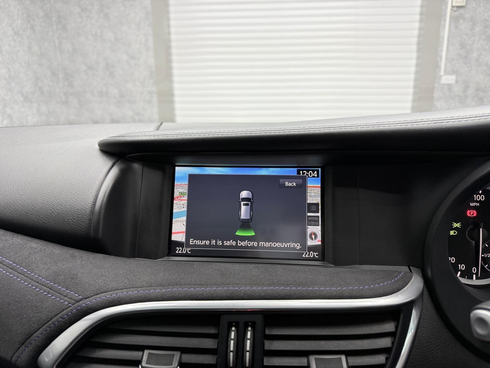 Infiniti Q30 view 15