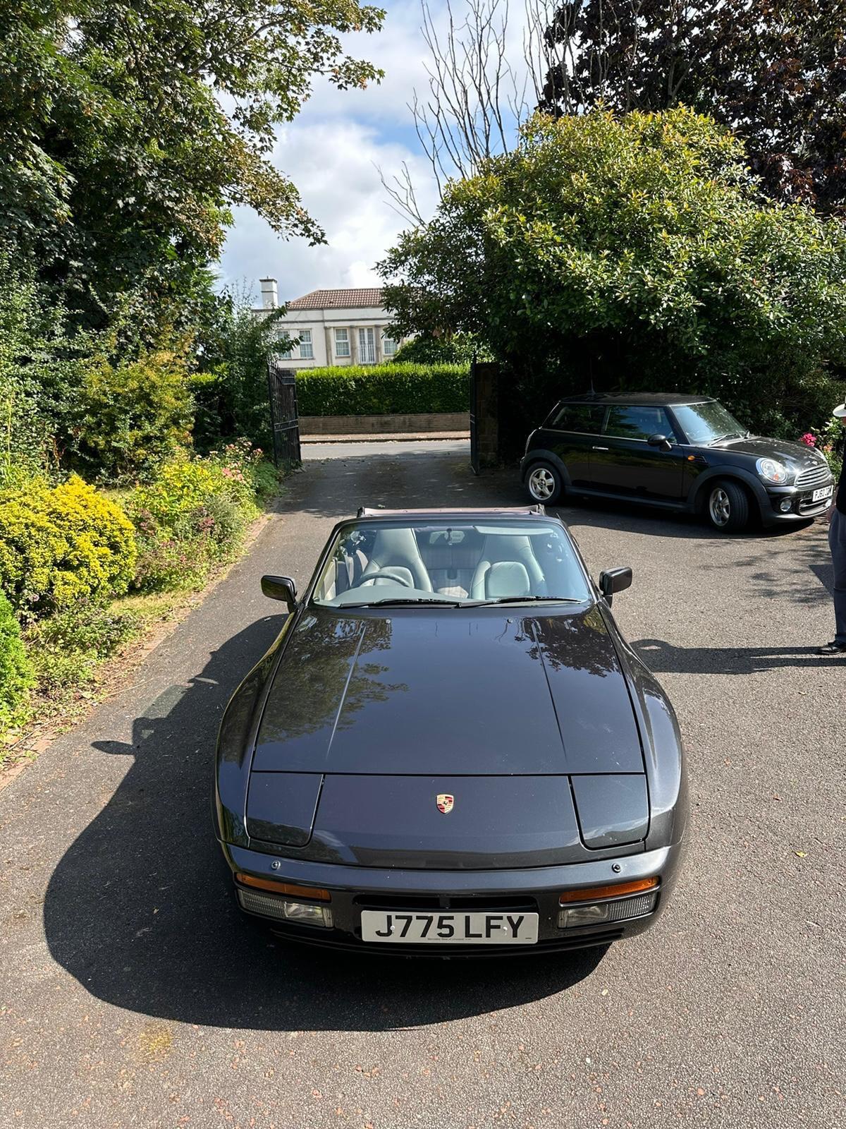 Porsche 944
