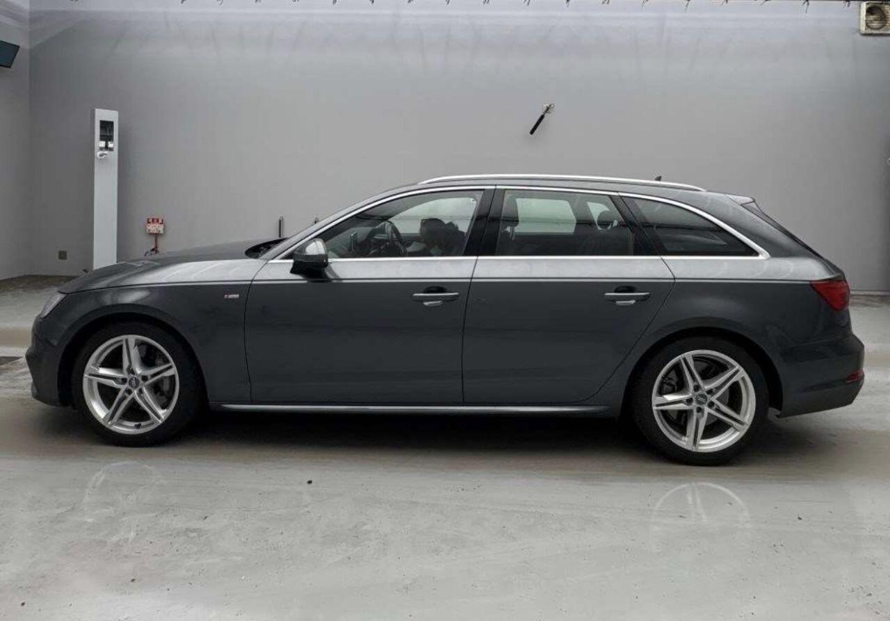 Audi A4 view 4