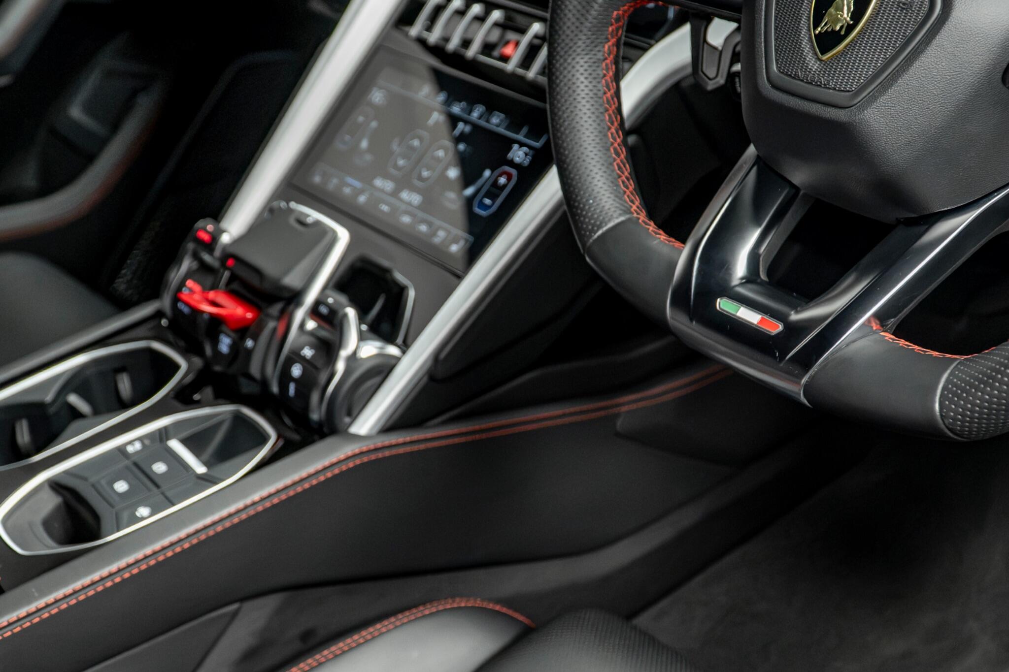 Lamborghini Urus view 42