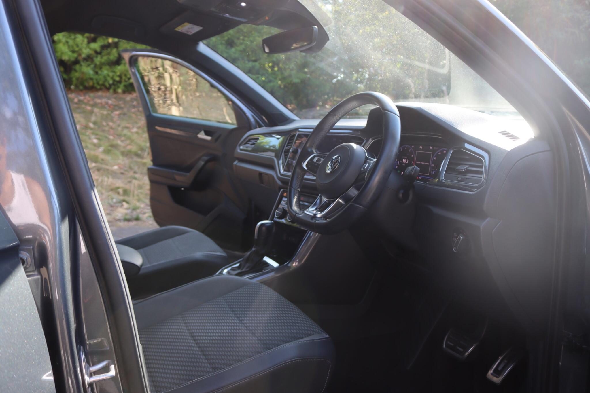 Volkswagen T-Roc view 14