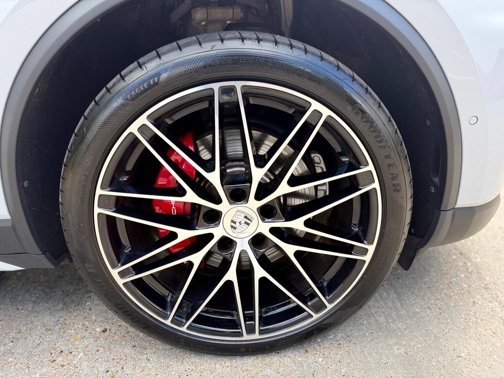 Porsche Macan view 30