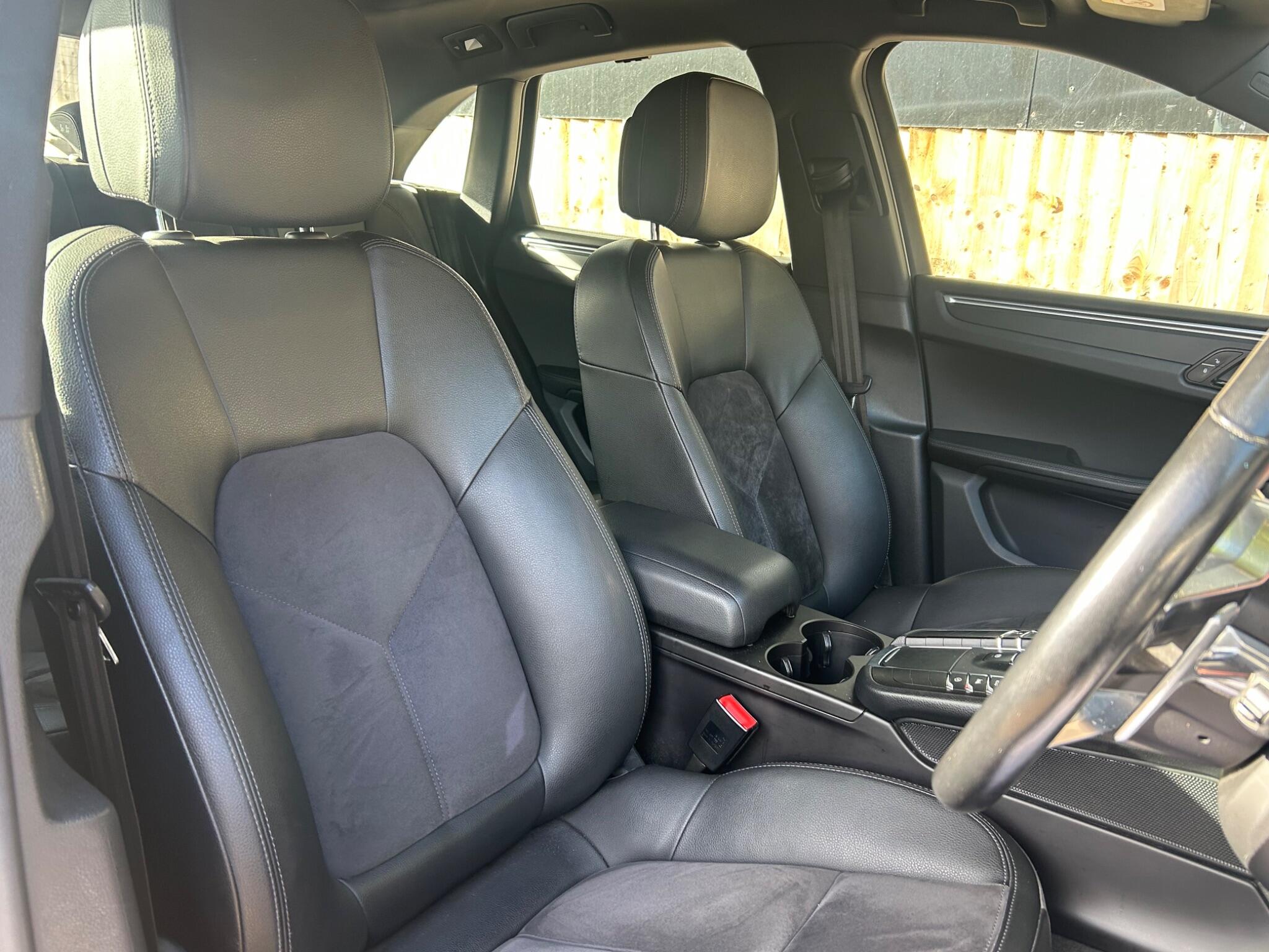 Porsche Macan view 34