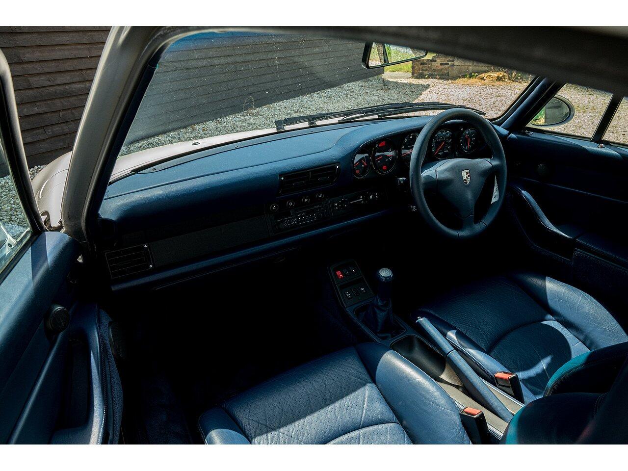 Porsche 911 view 31