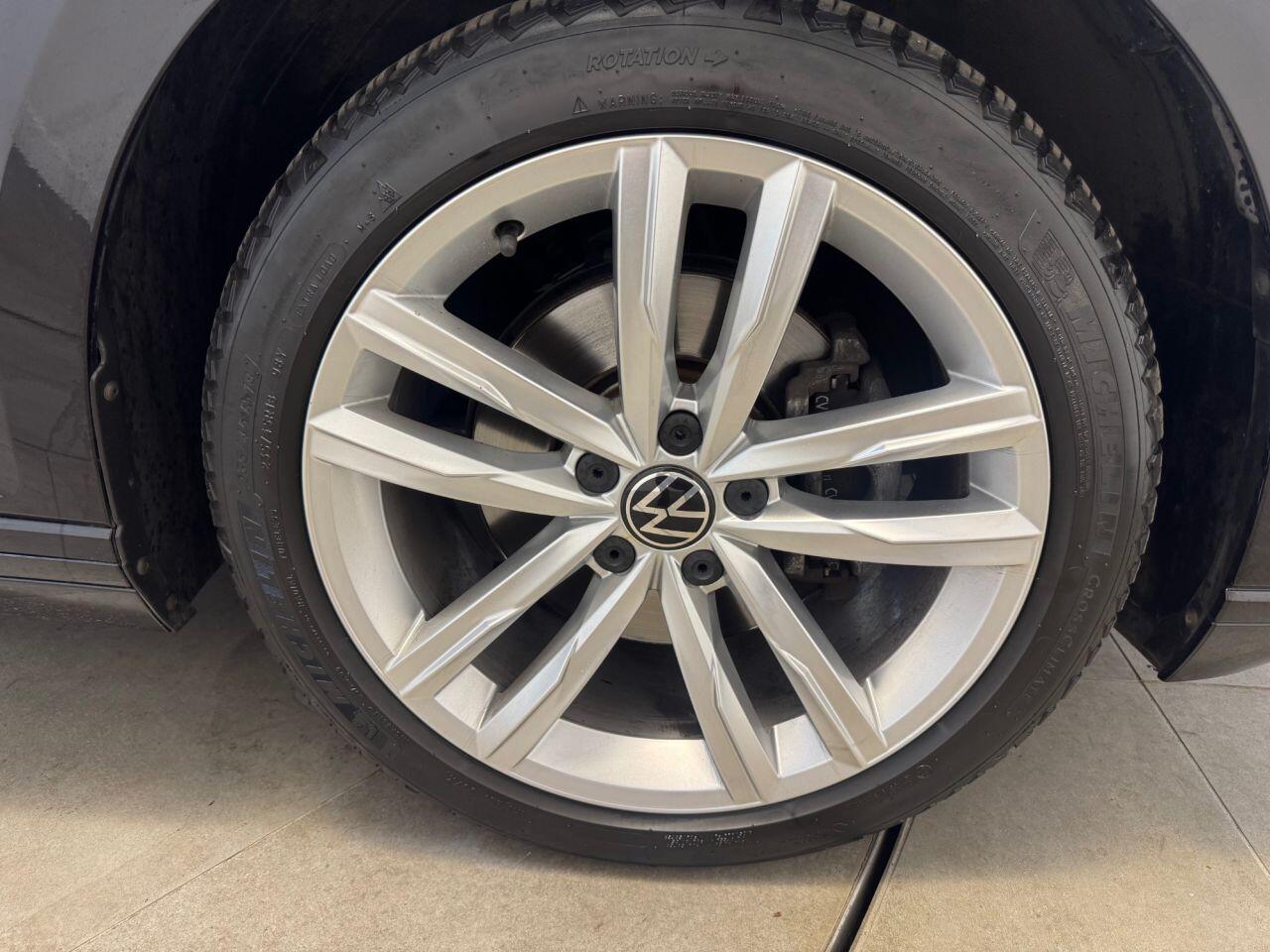 Volkswagen Passat view 28