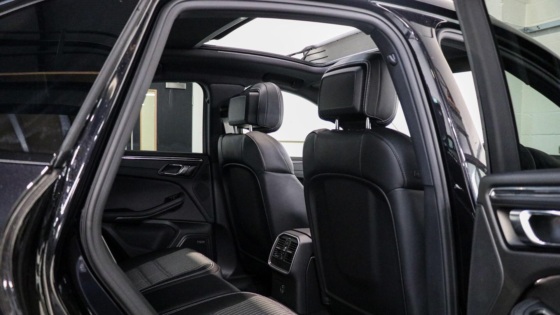 Porsche Macan view 30