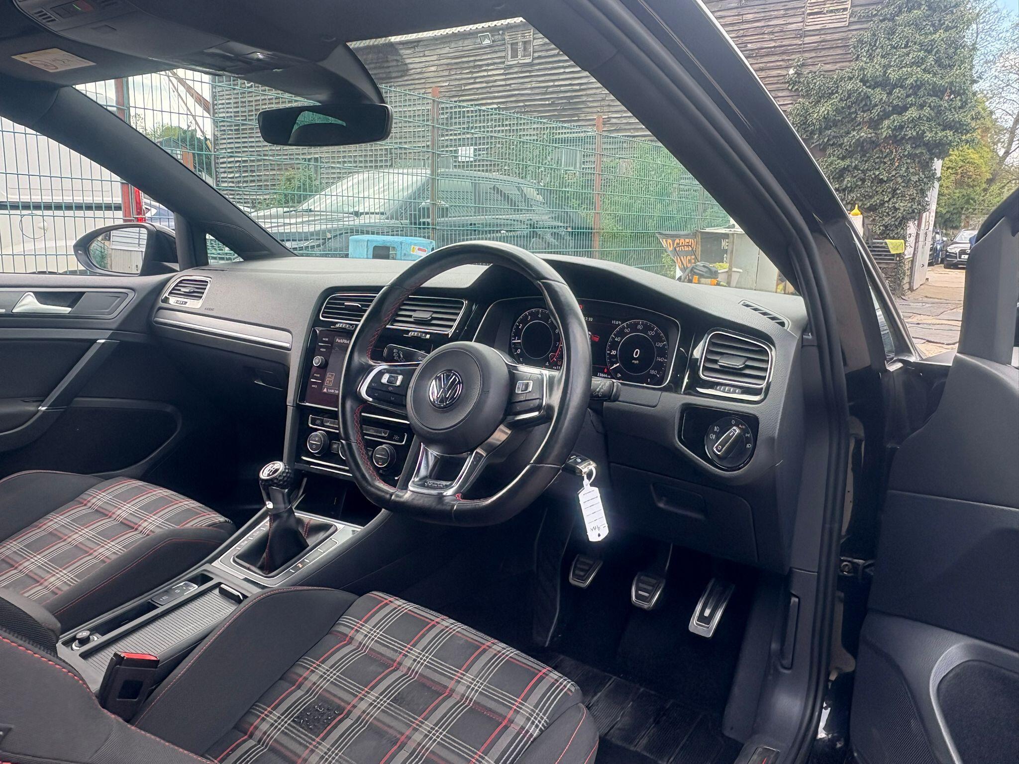 Volkswagen Golf view 17