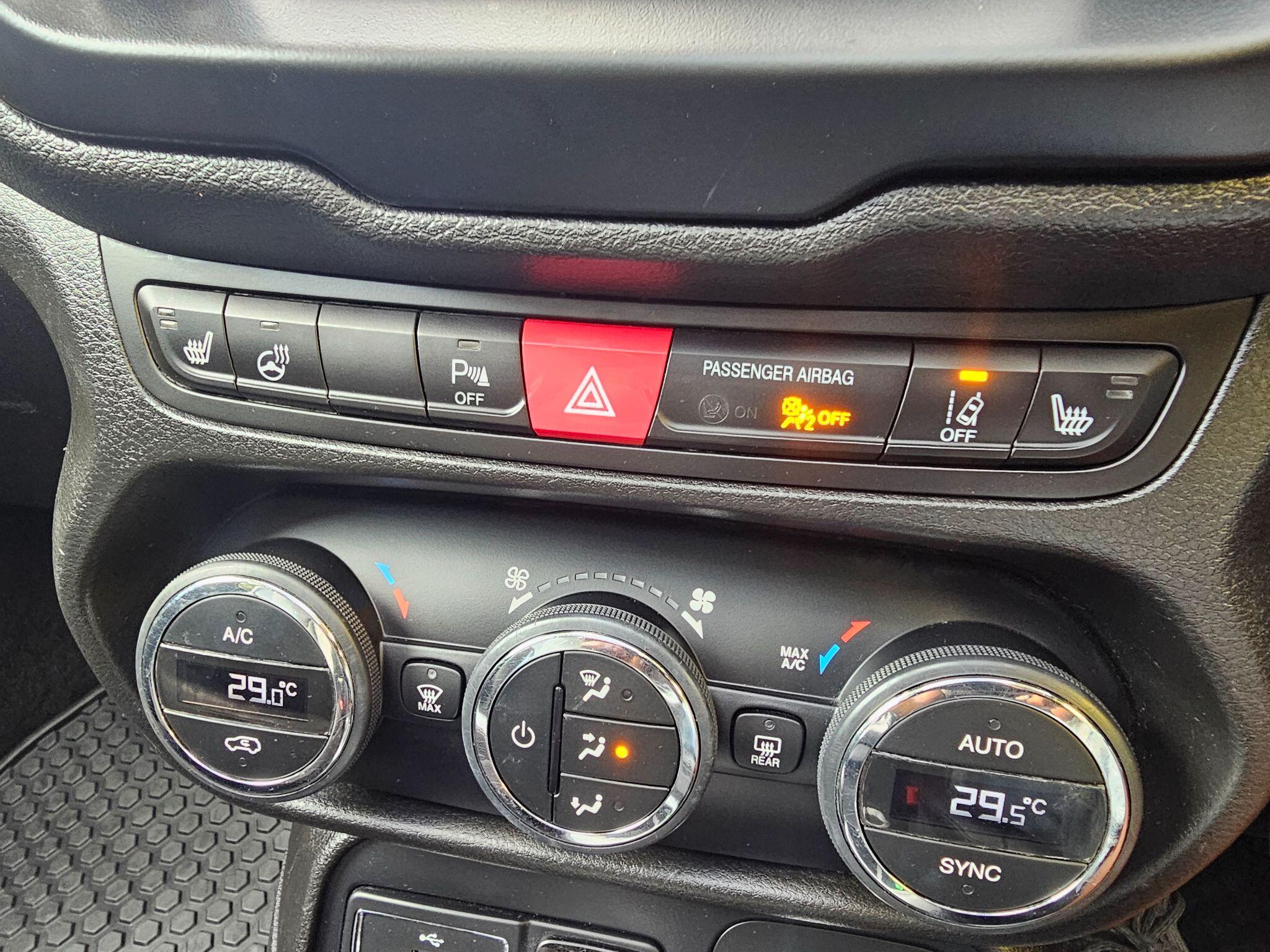 Jeep Renegade view 39