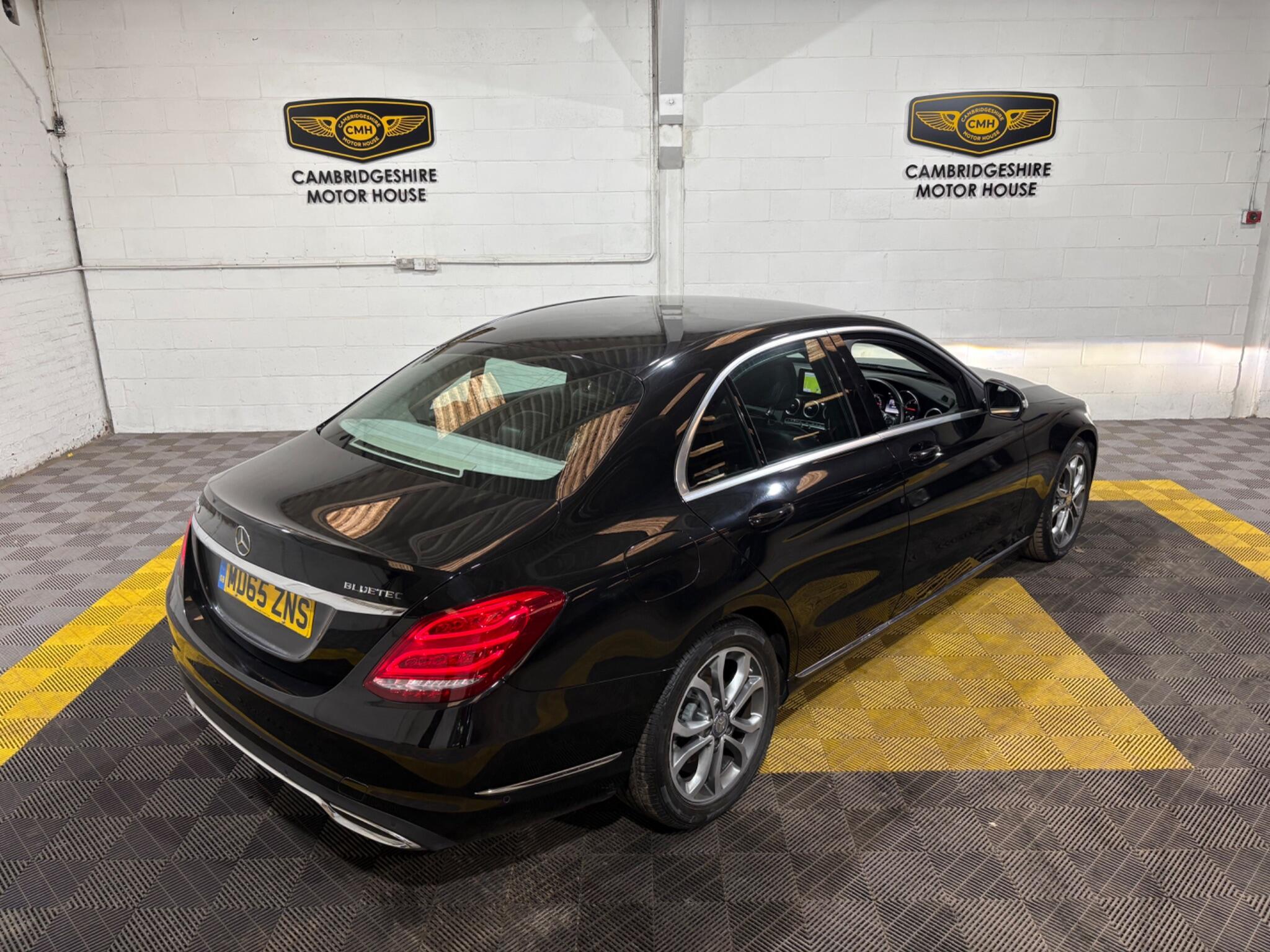 Mercedes-Benz C Class view 12