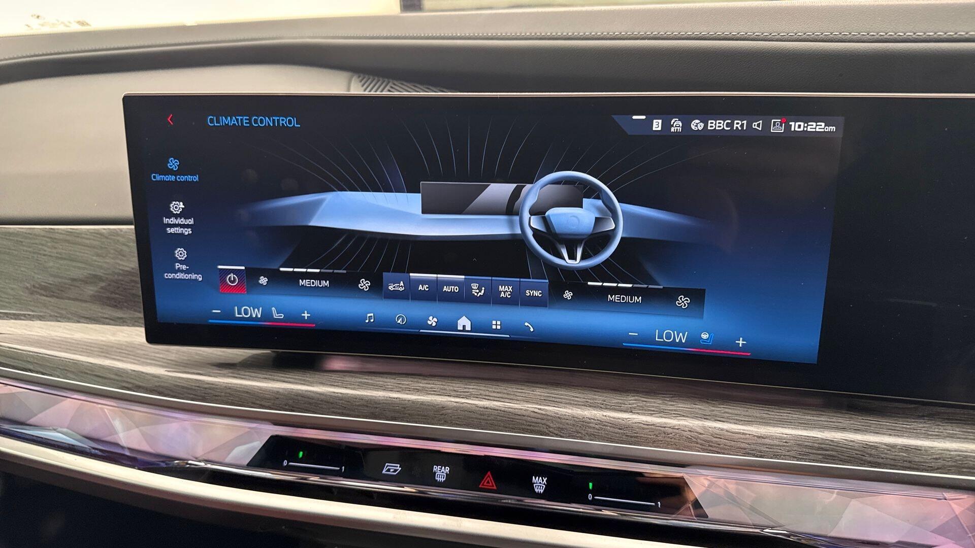 BMW I7 view 27
