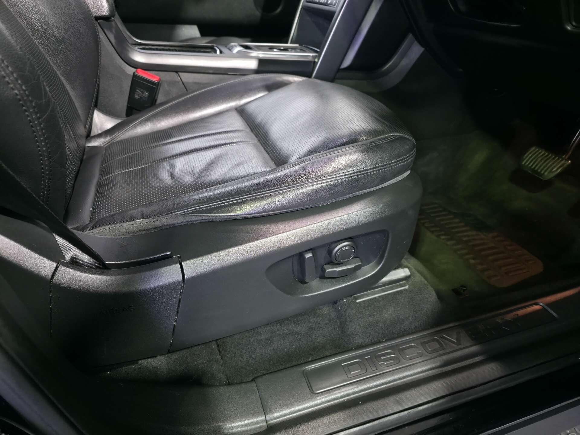 Land Rover Discovery Sport view 15