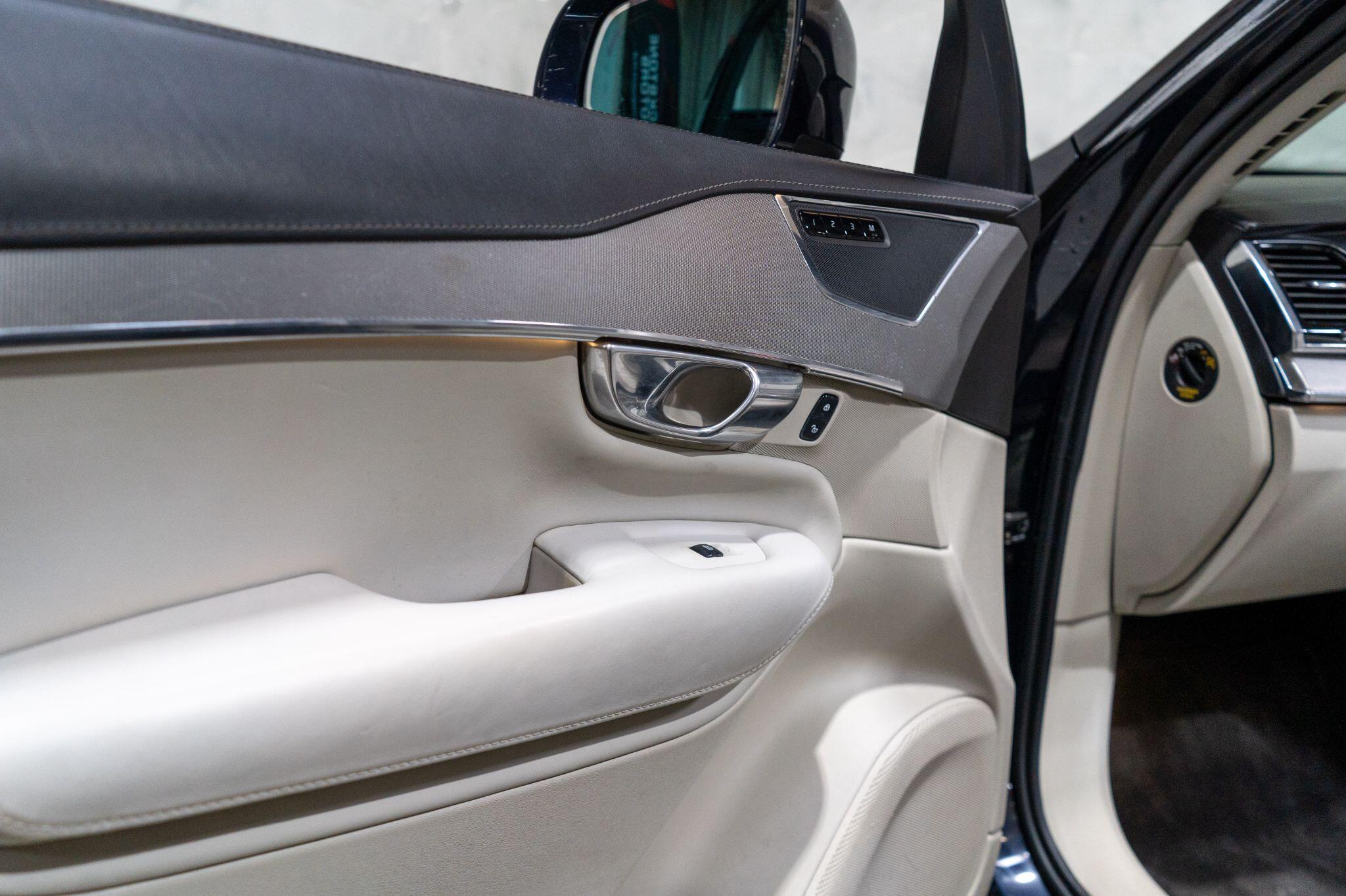 Volvo XC90 view 25