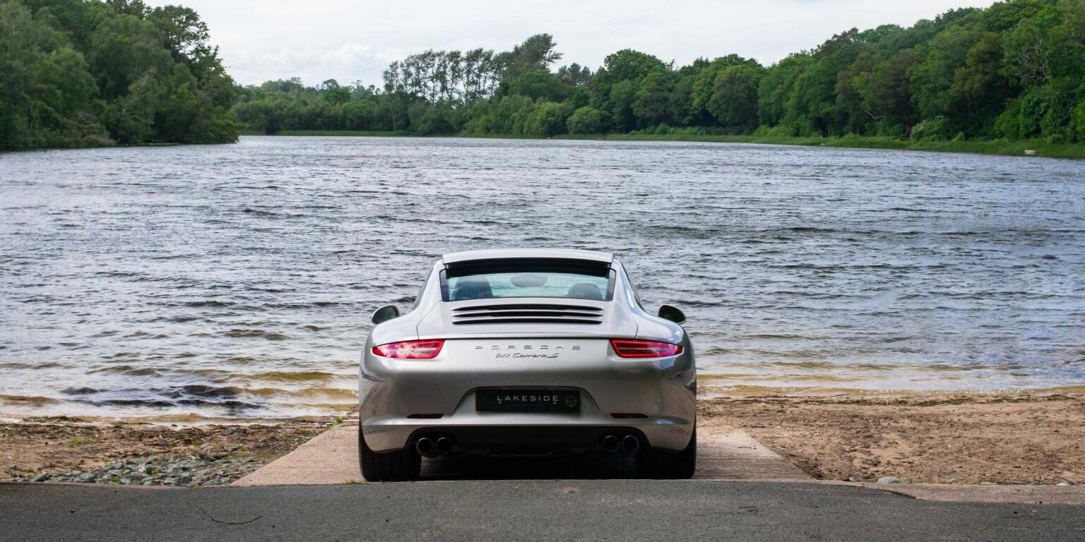 Porsche 911 view 5