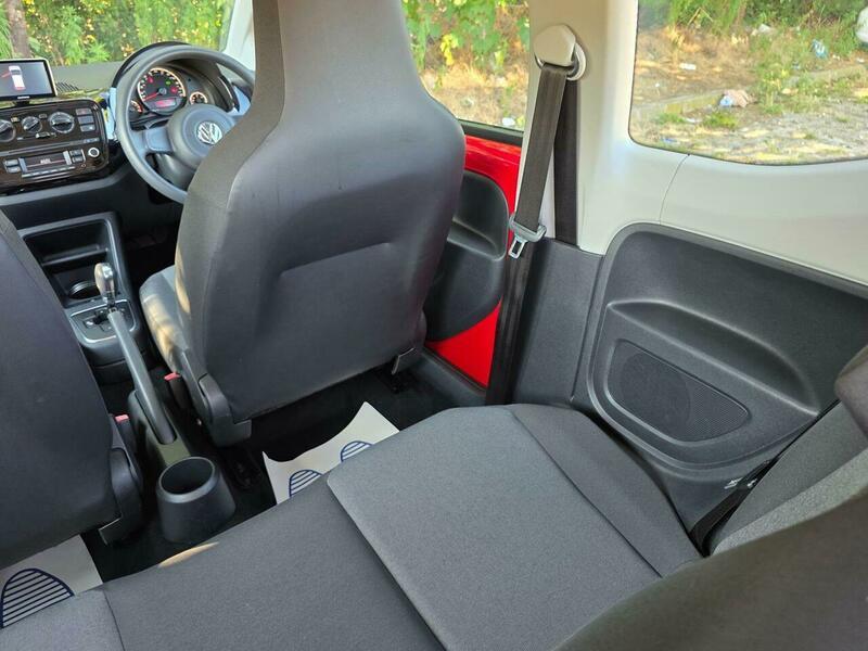 Volkswagen Up! view 30