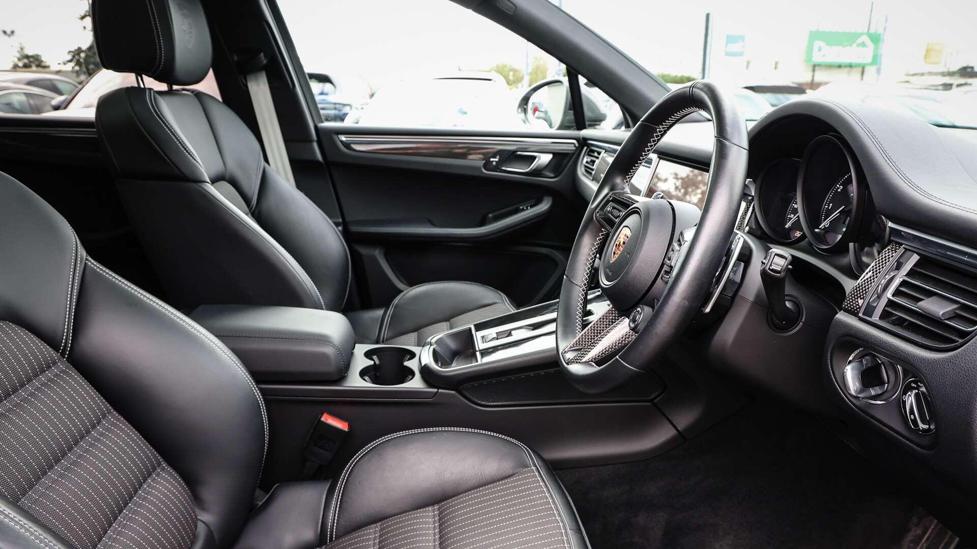 Porsche Macan view 13
