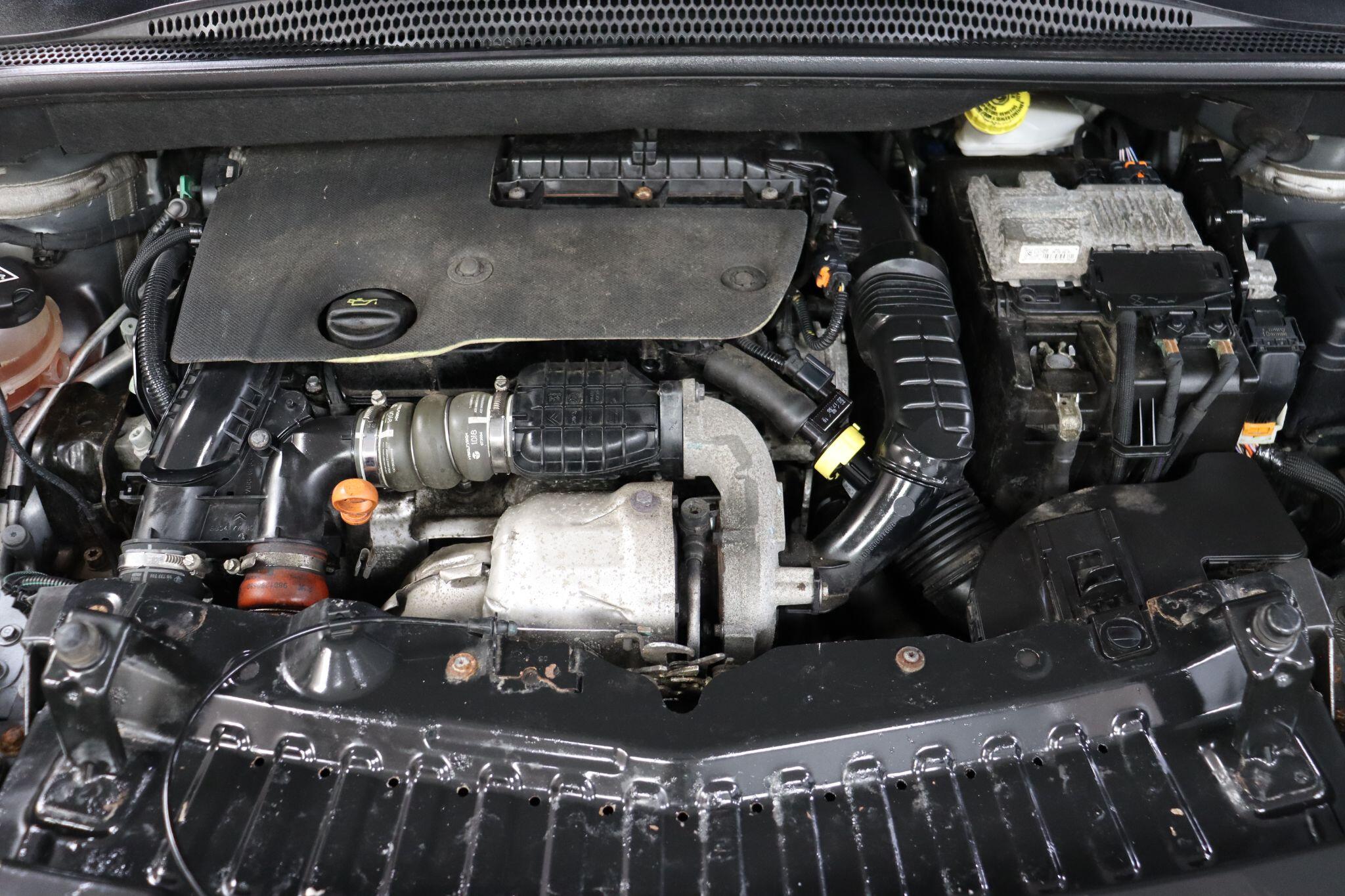 Vauxhall Crossland X view 45