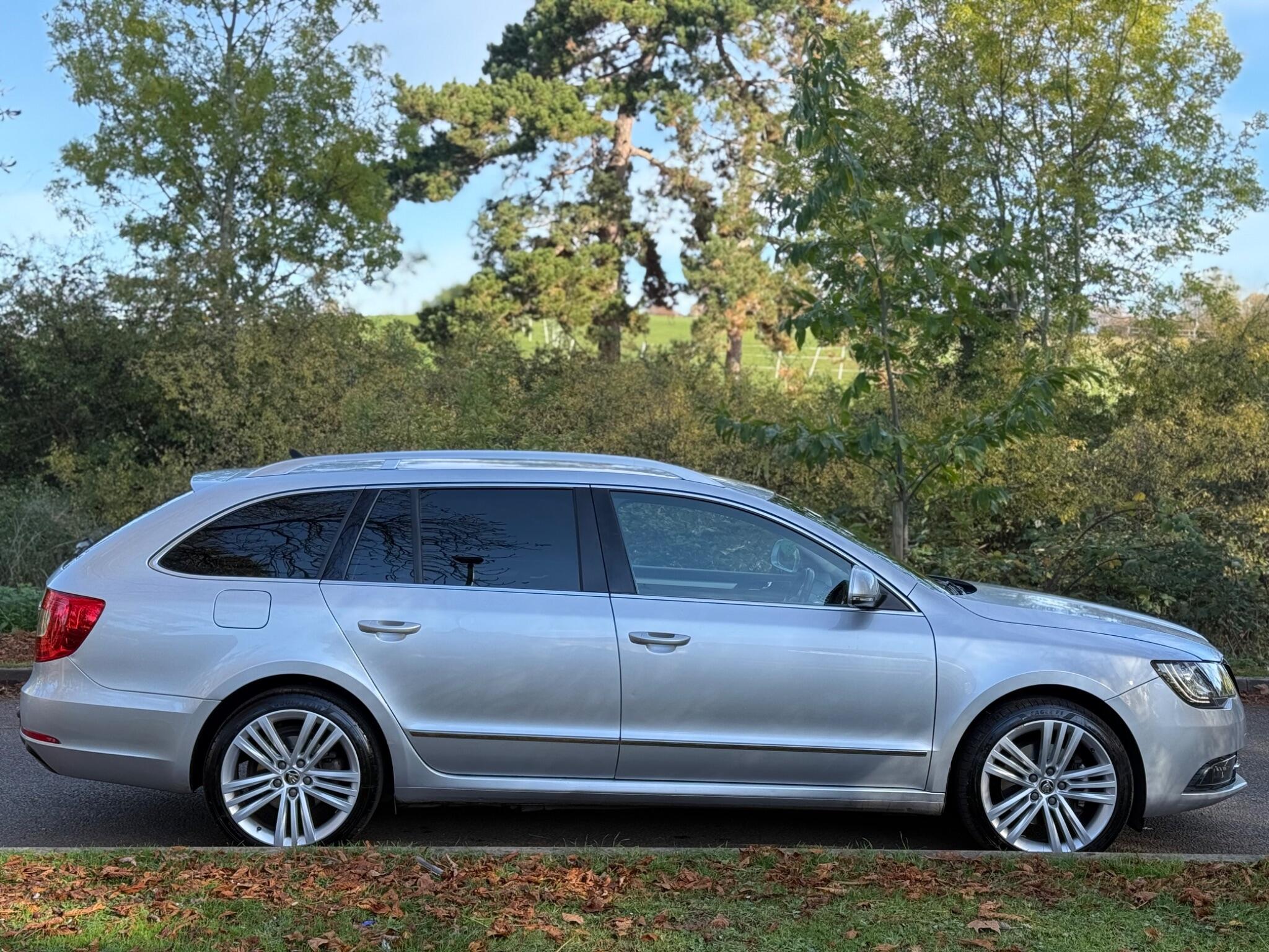 2013 Skoda Superb 2.0 TDI Elegance Euro 5 (s/s) 5dr • 155,000 miles image 8