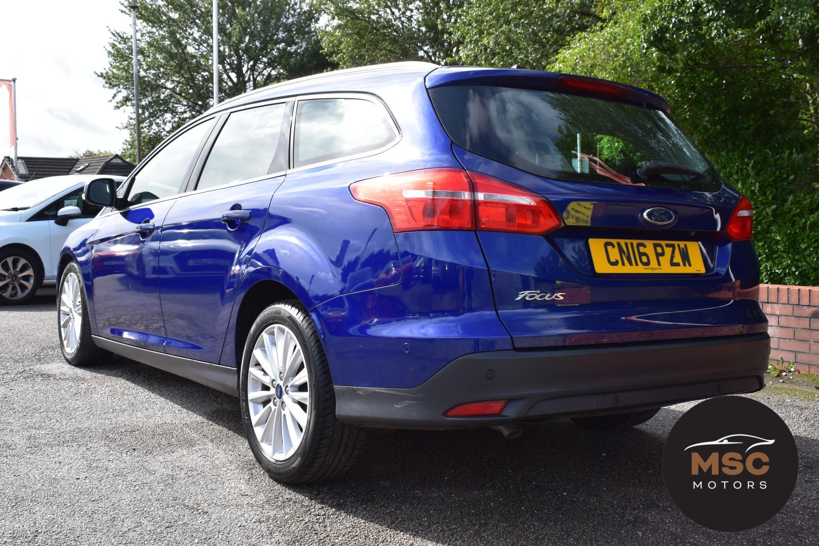 Ford Focus view 12
