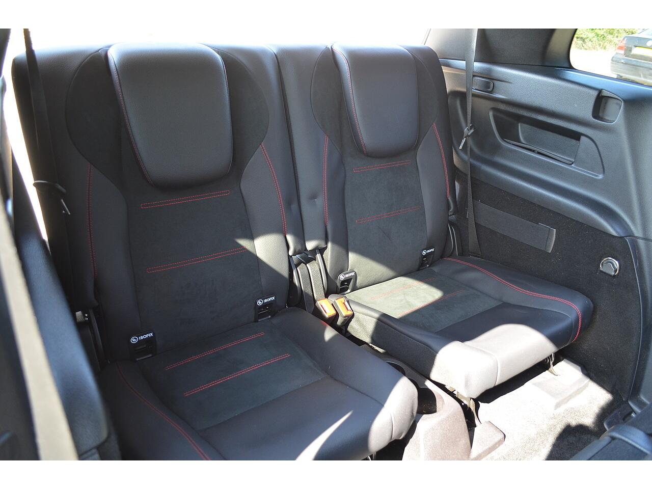 Mercedes-Benz GLB view 21