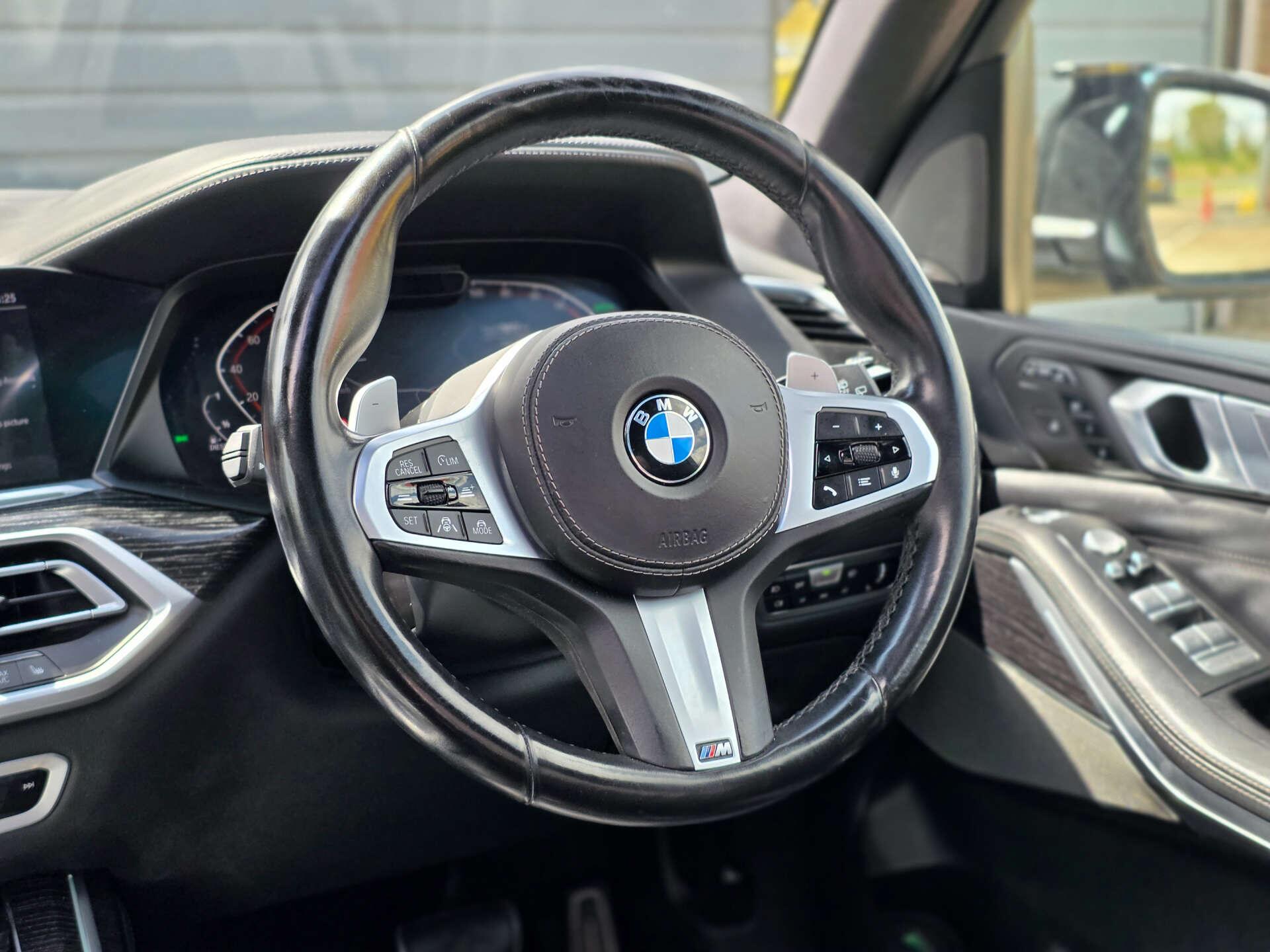BMW X7 view 16