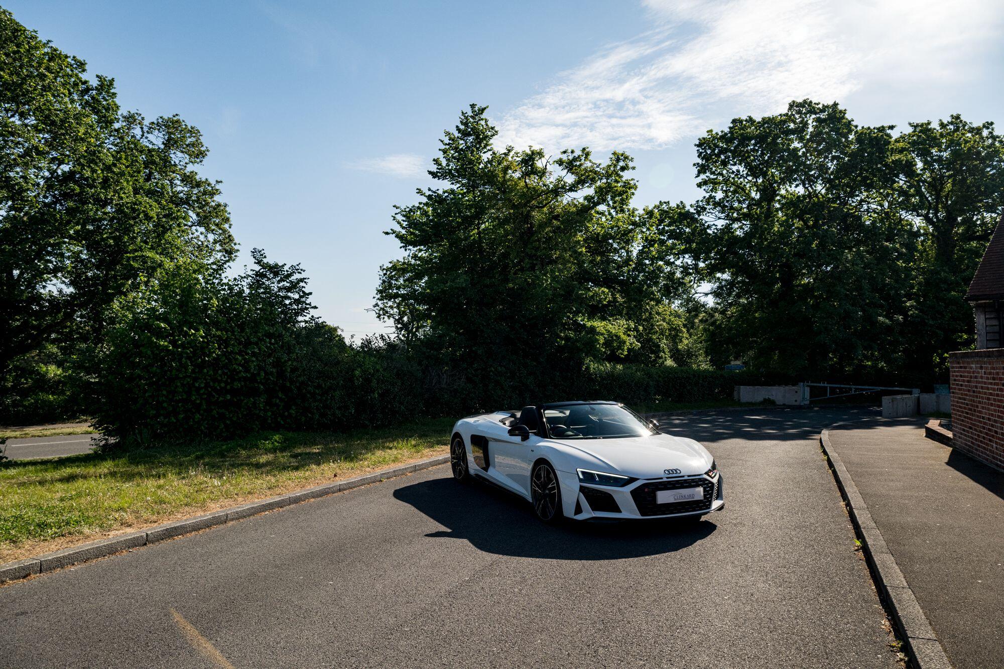 Audi R8 view 12