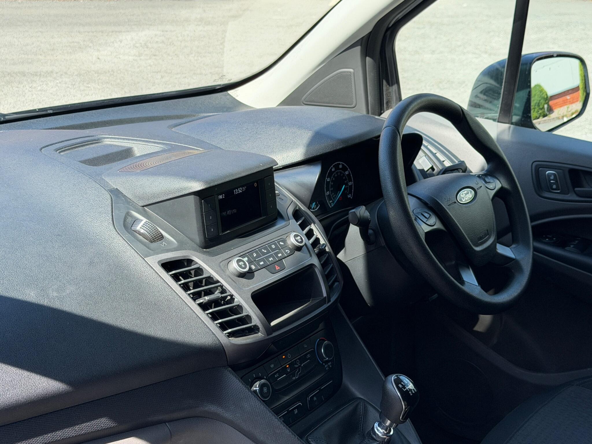 Ford Transit Connect view 21