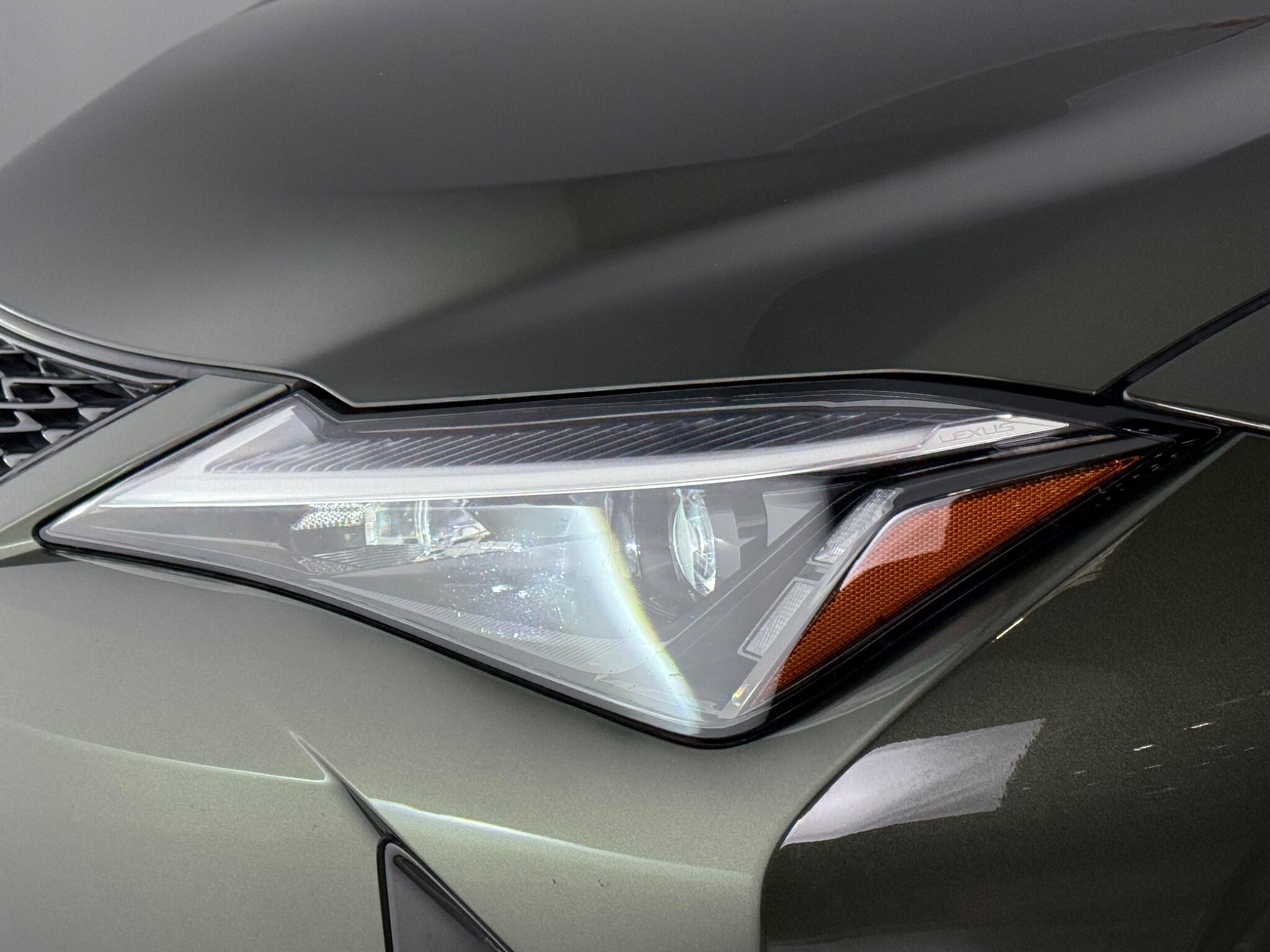 Lexus Ux view 4