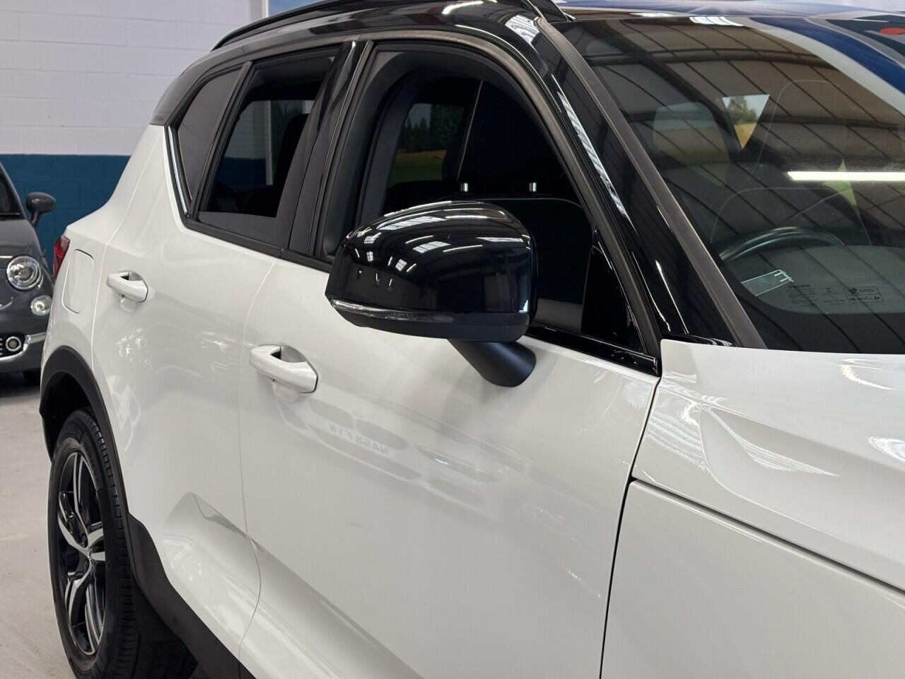 Volvo XC40 view 44