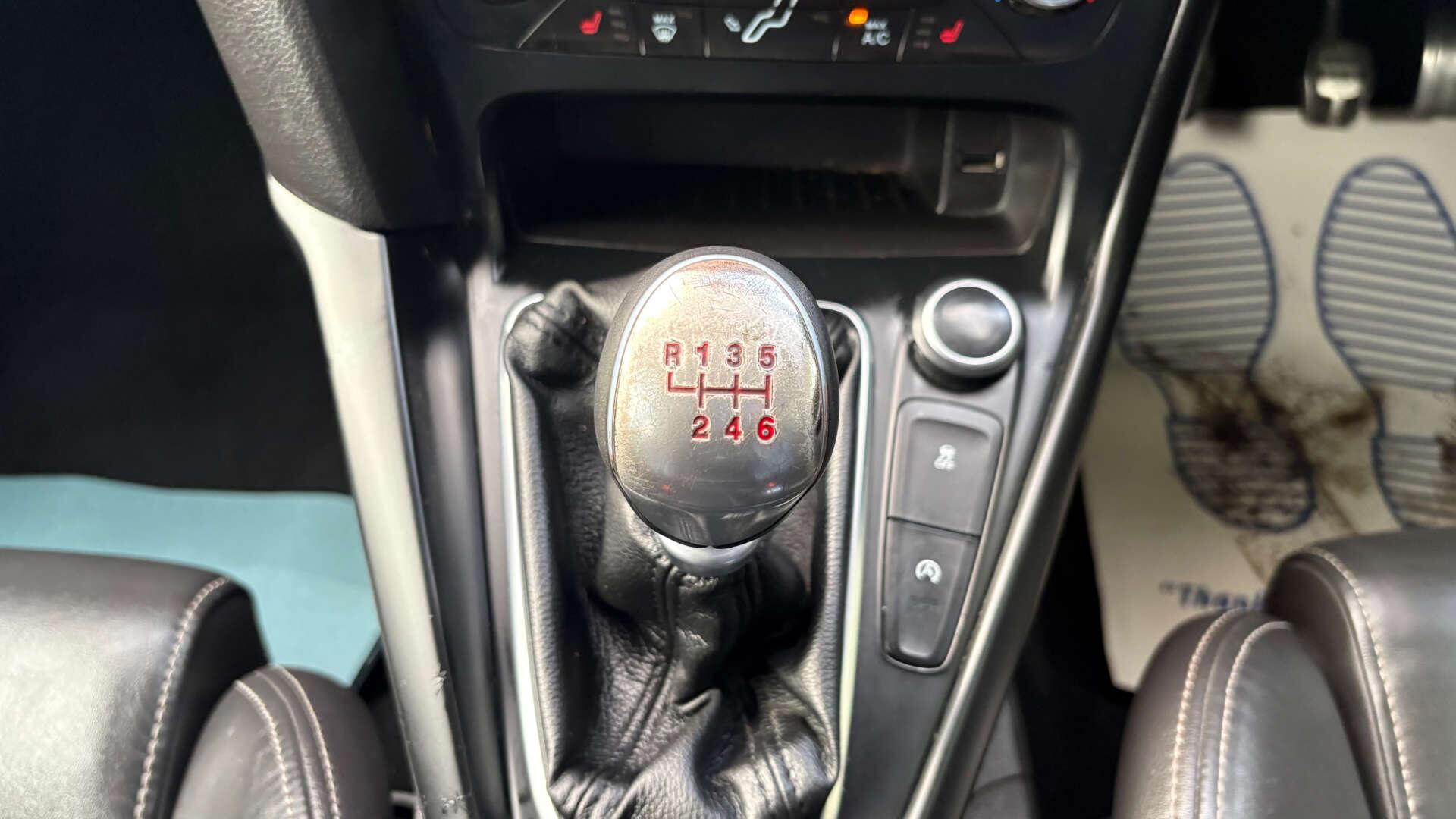Ford Focus view 34