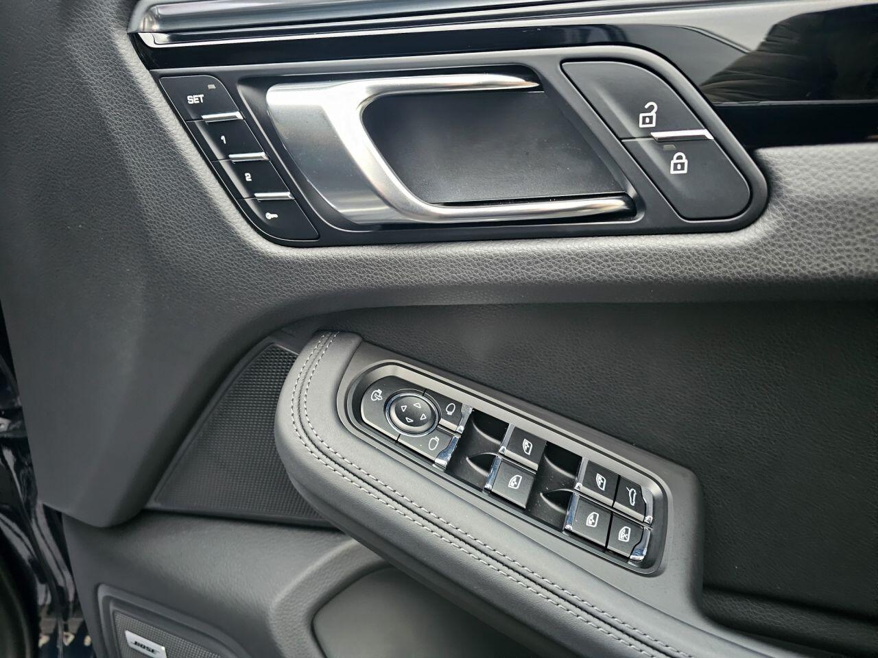 Porsche Macan view 24