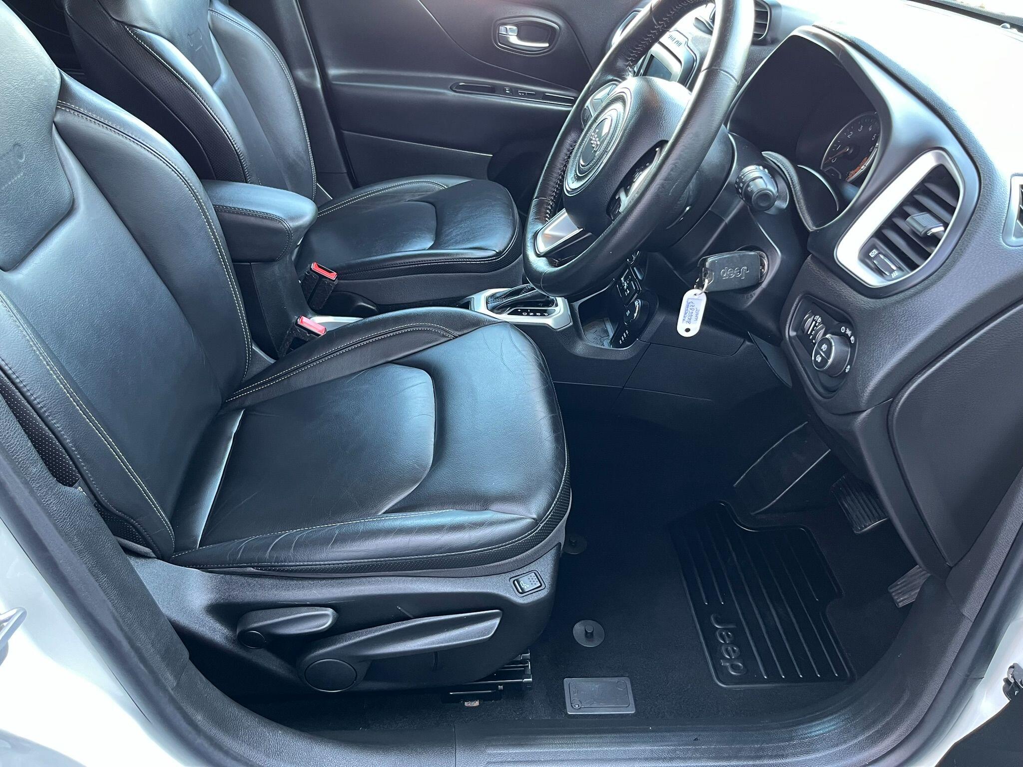 Jeep Renegade view 13