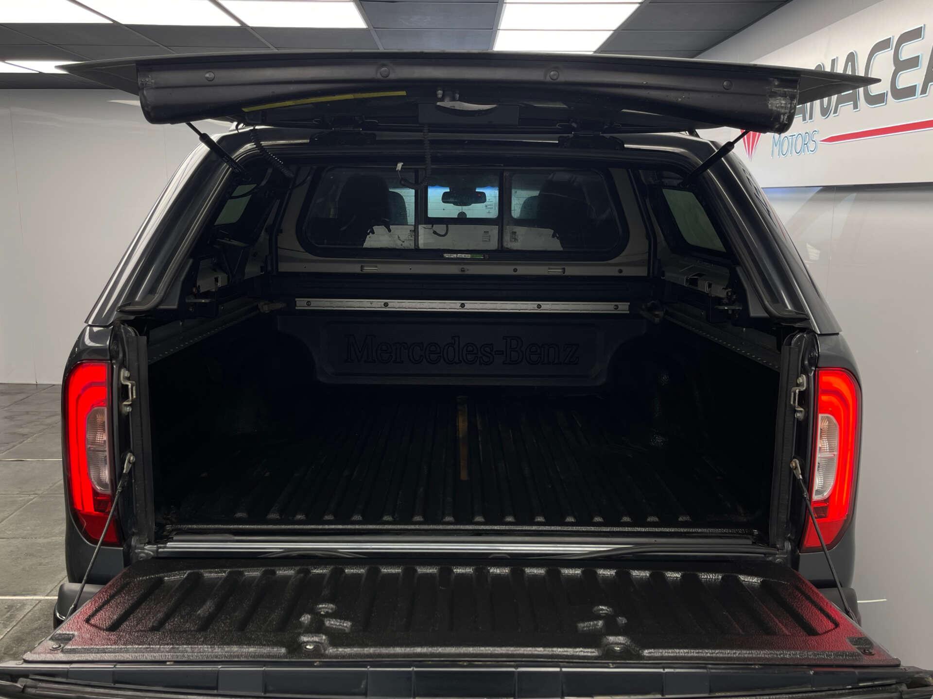 Mercedes-Benz X Class view 40