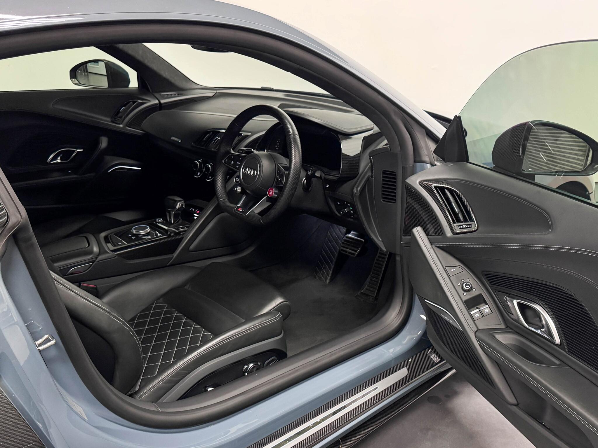 Audi R8 view 33
