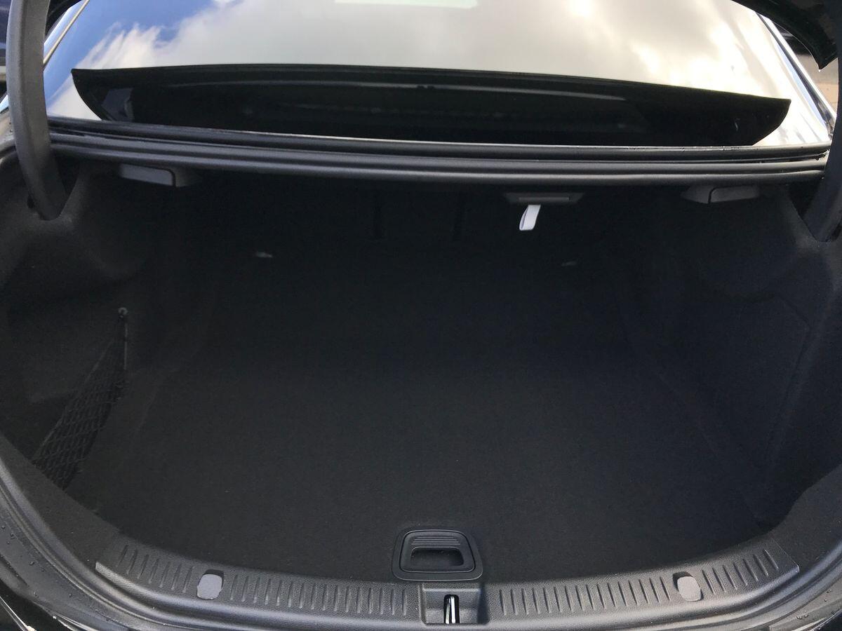 Mercedes-Benz E-Class view 8