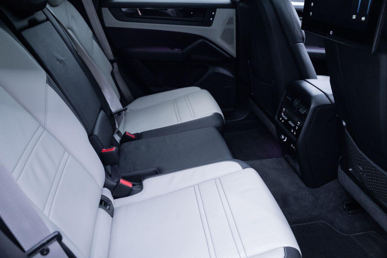 Porsche Cayenne view 42