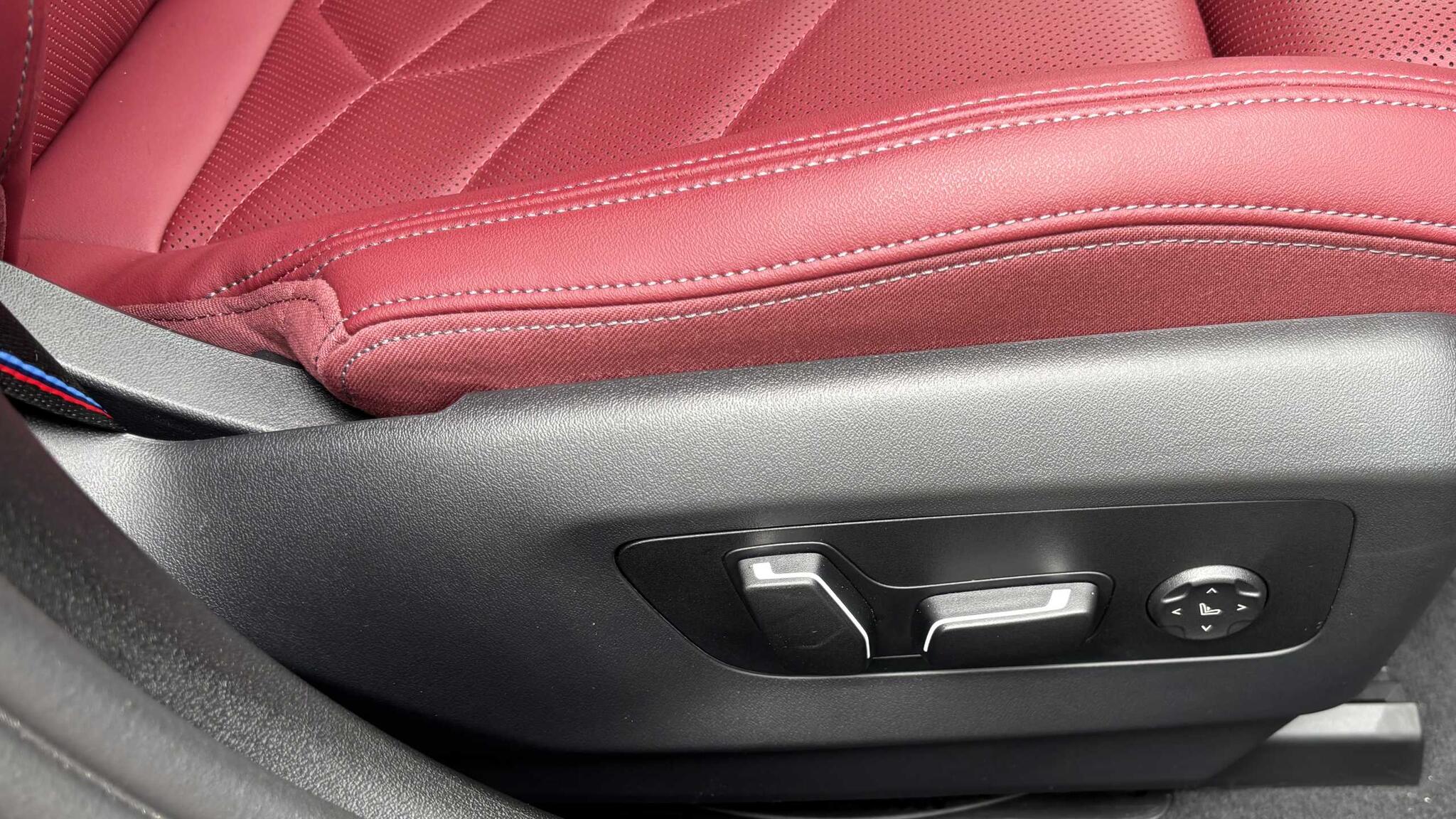 BMW 5 Series view 32