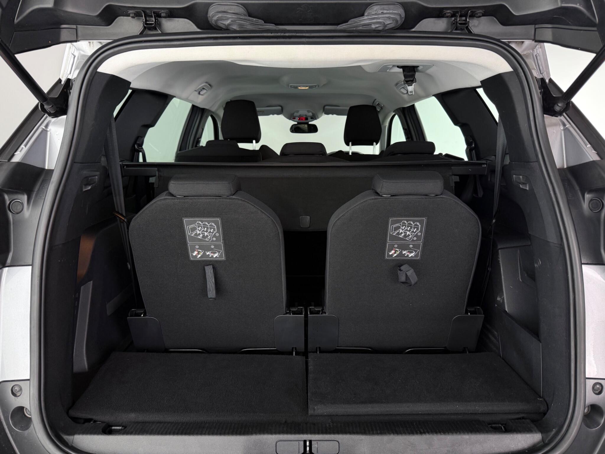 Peugeot 5008 view 12