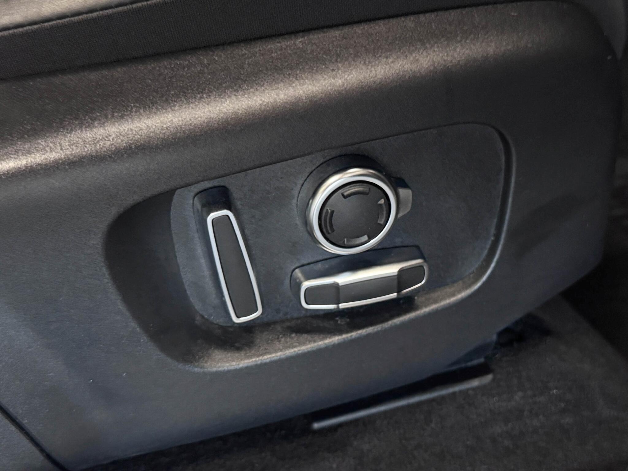Land Rover Range Rover Evoque view 19