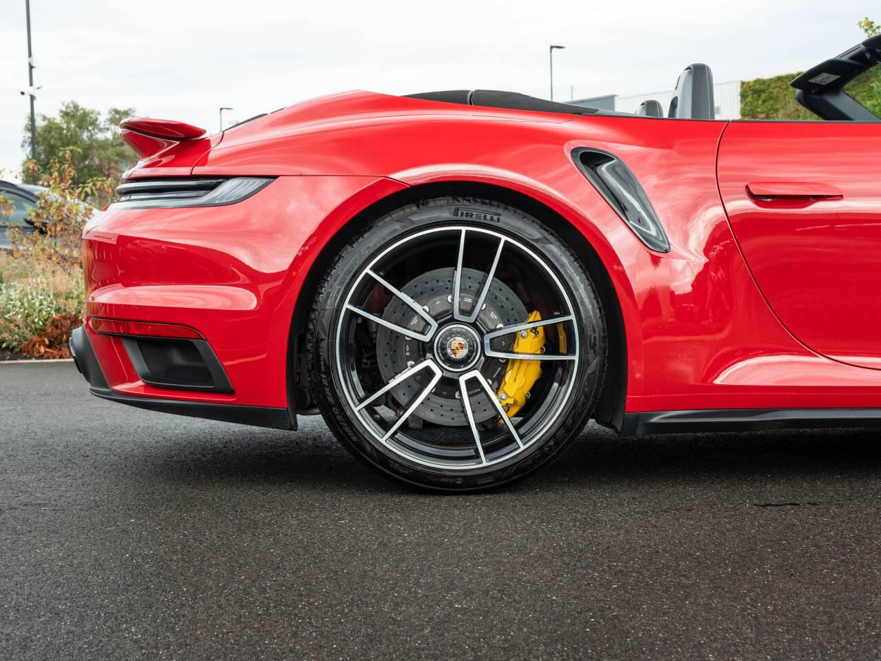 Porsche 911 view 14