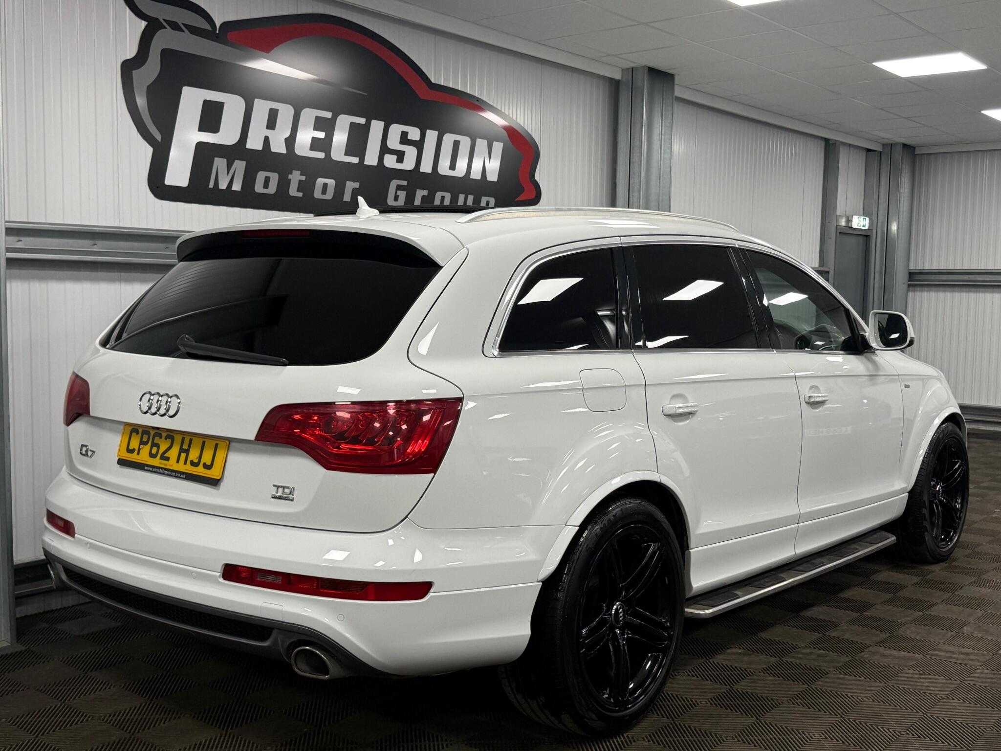 Audi Q7 view 13