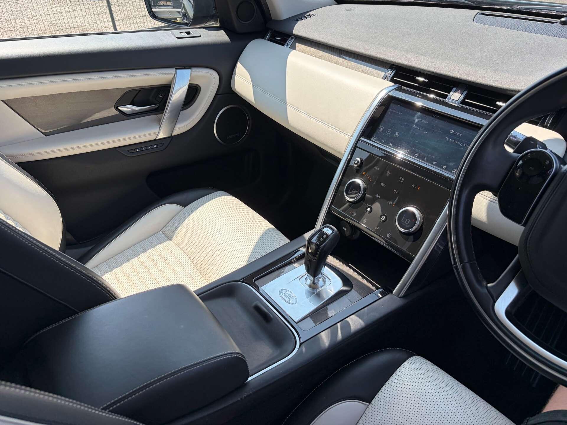Land Rover Discovery Sport view 42