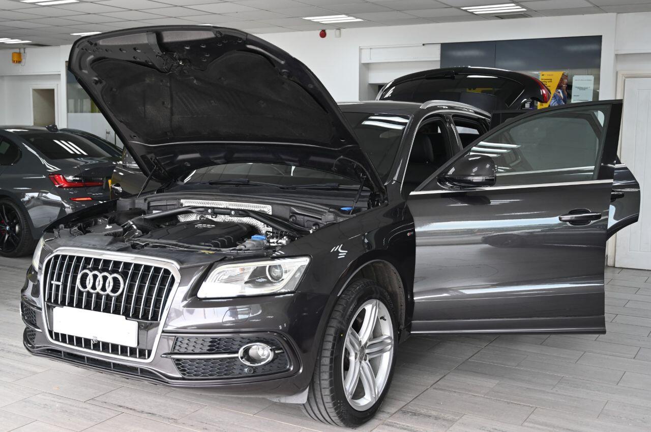 Audi Q5 view 12