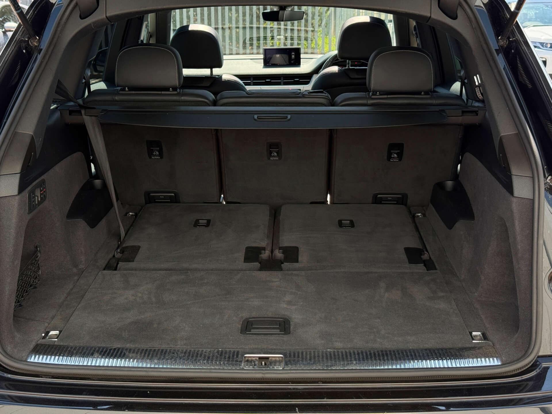 Audi Q7 view 35