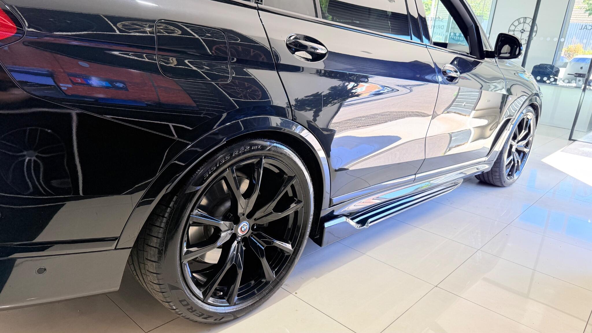 BMW X7 view 26