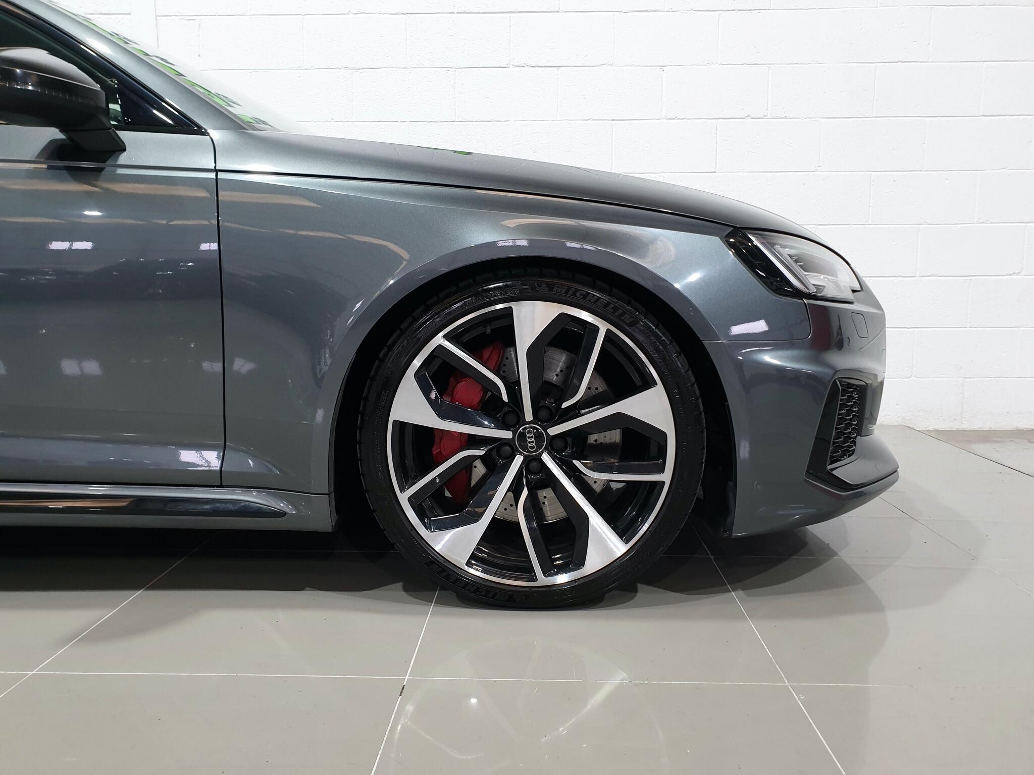 Audi RS4 view 14