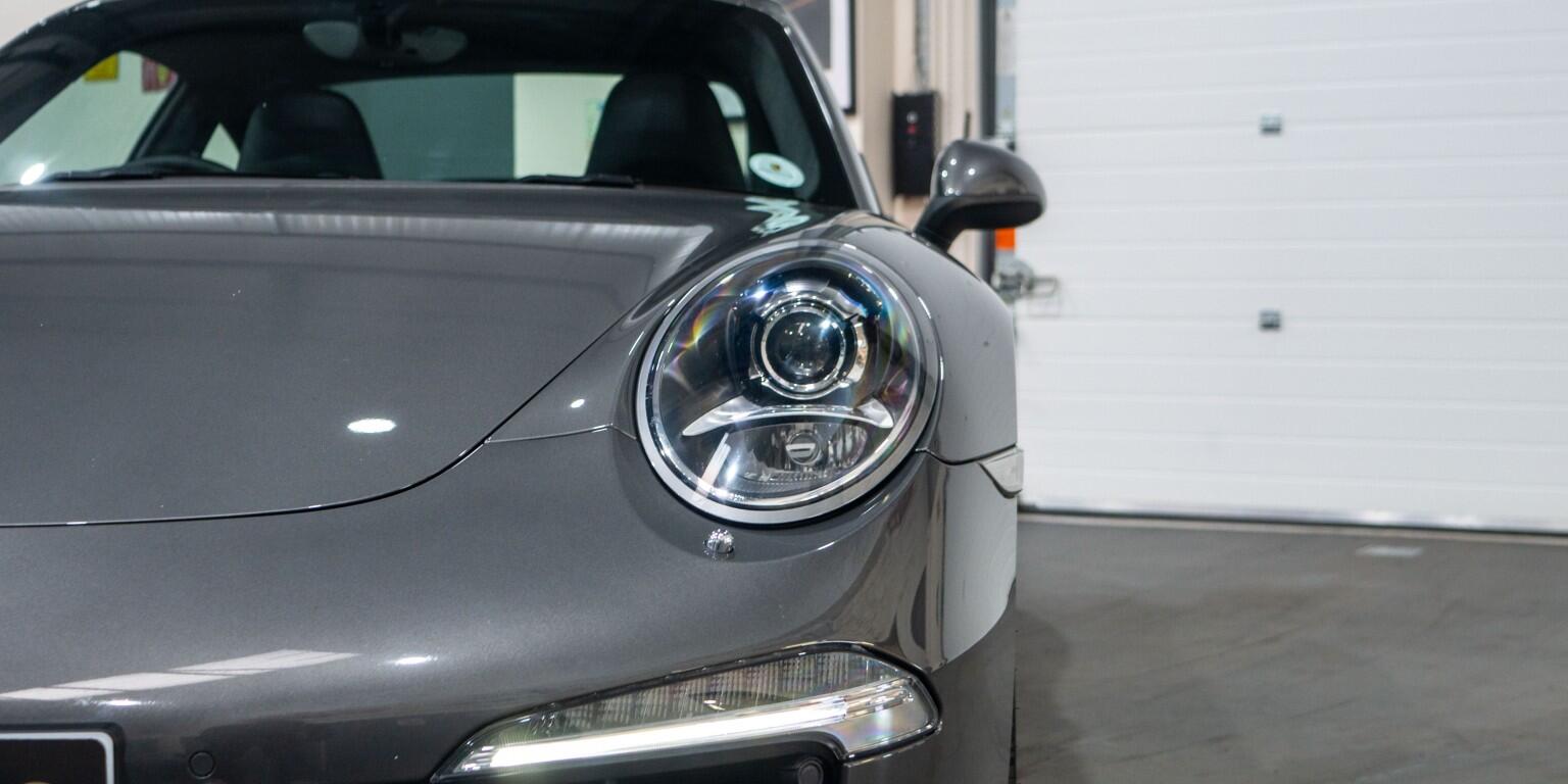 Porsche 911 view 39
