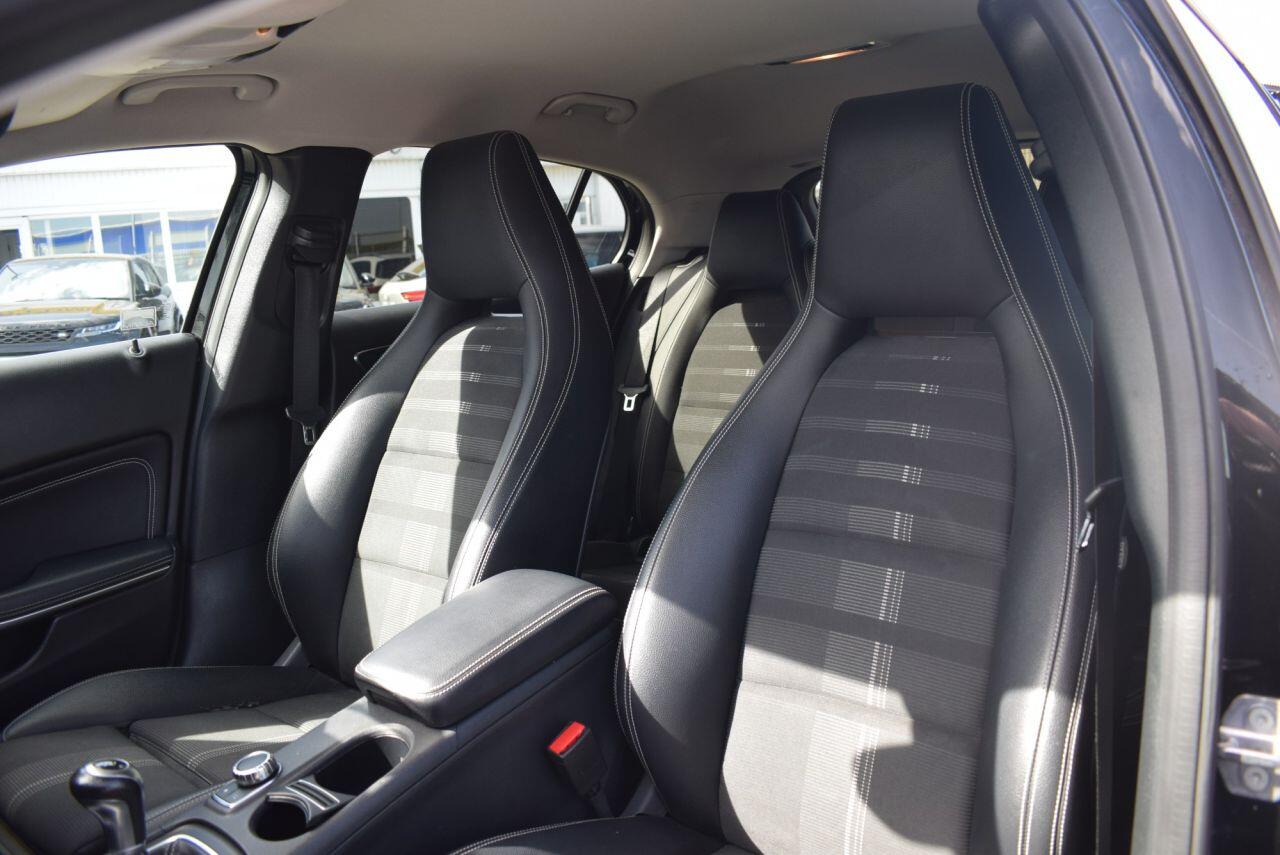 Mercedes-Benz Gla view 3