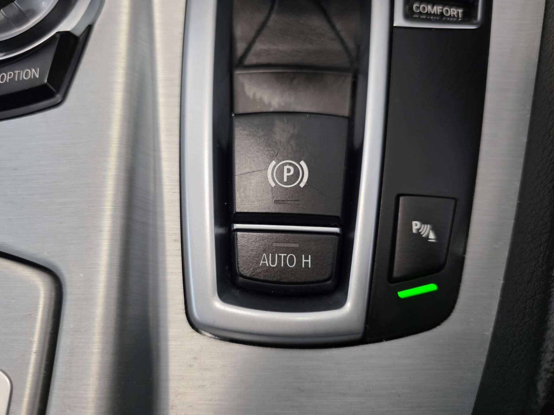 BMW 5 Series view 29